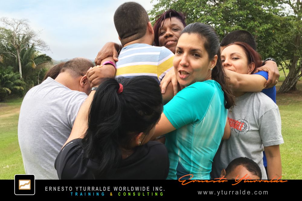 Team Building corporativo con dinámicas de cuerdas bajas | Aprendizaje Experiencial