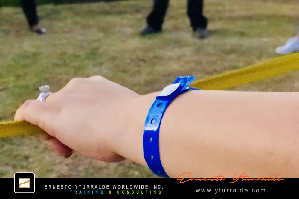 Taller de Trabajo en Equipo con dinámicas de cuerdas bajas | Team Building Corporativo