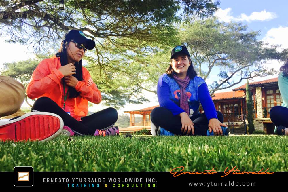 Actividad lúdica con Cuerdas Bajas dentro de un taller empresarial vivencial