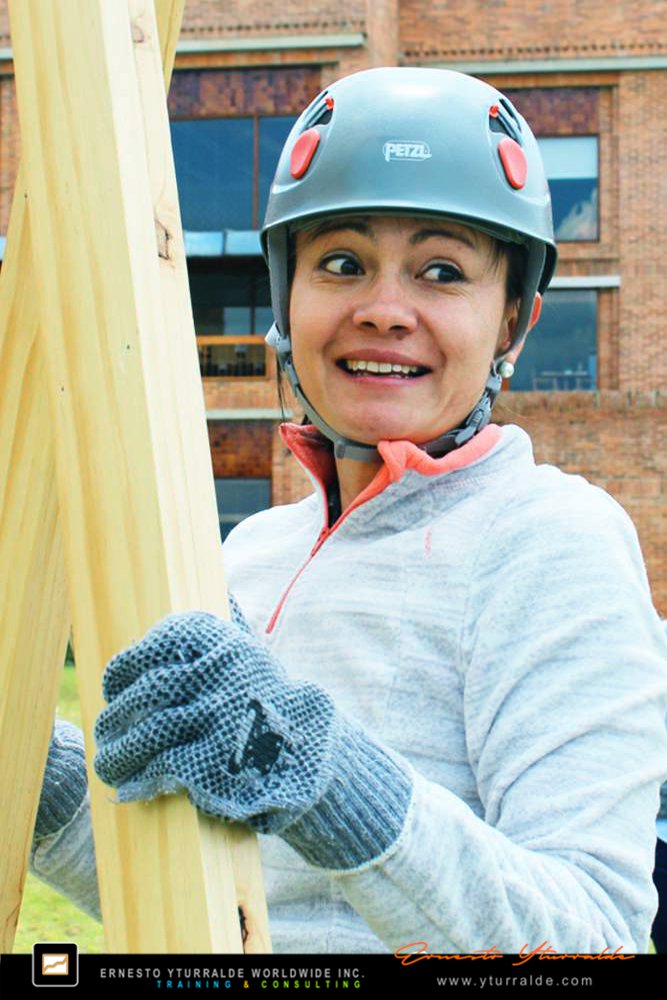 Integración de equipos con talleres de cuerdas en programas de Team Building en LATAM